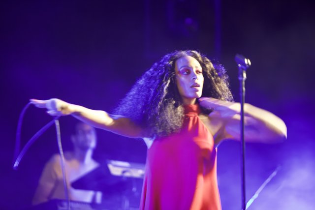 Solange Shines in Red on Stage