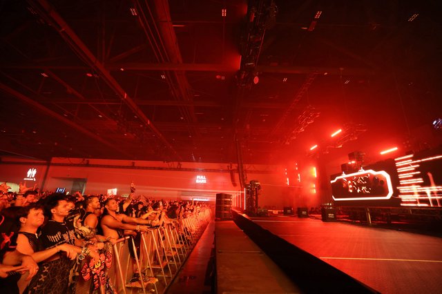 Red-Drenched Crowd Surges at Wobbleland 2026