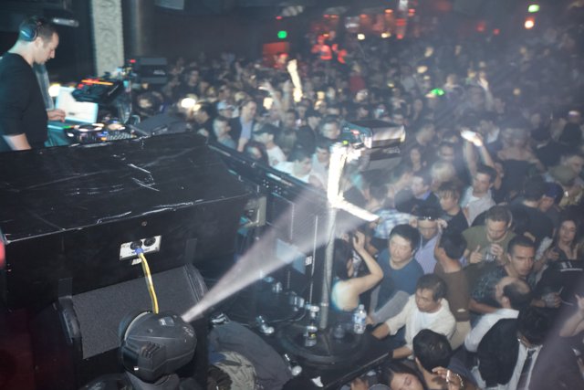 Katsuo Tokashiki electrifies the crowd at urban nightclub