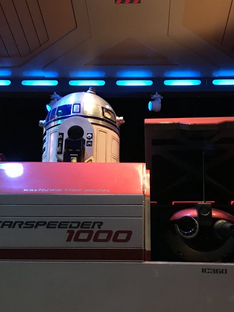 R2-D2: Droid of the Resistance