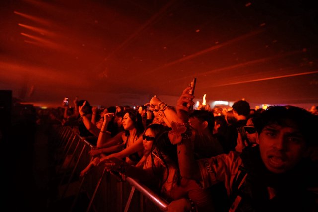Red-Bathed Crowd Surges at Wobbleland Festival 2026