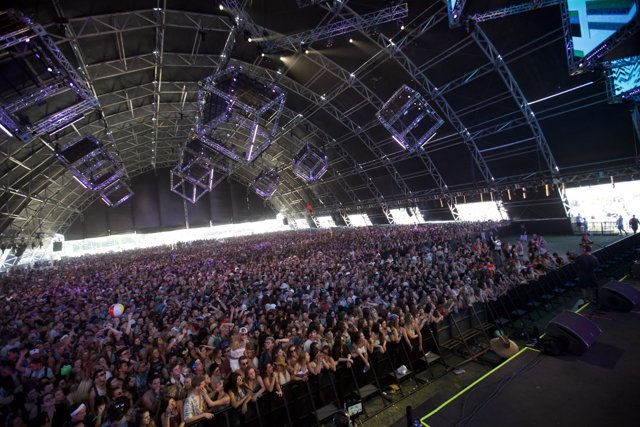 Coachella 2016 - A Rocking Crowd