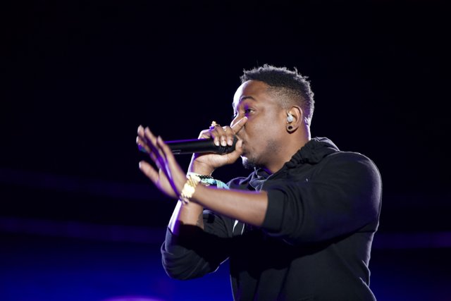 Kendrick Lamar's Electrifying Solo Performance