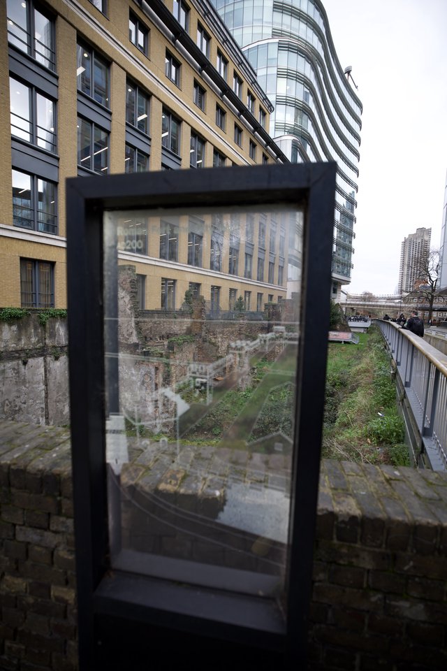 Historical Layers: London Roman Wall Through Interpretive Display