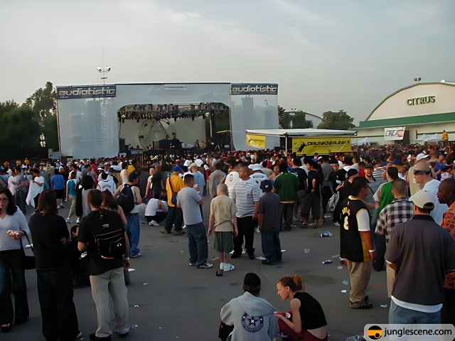 Jam-packed Audience at Audiotistic 2002