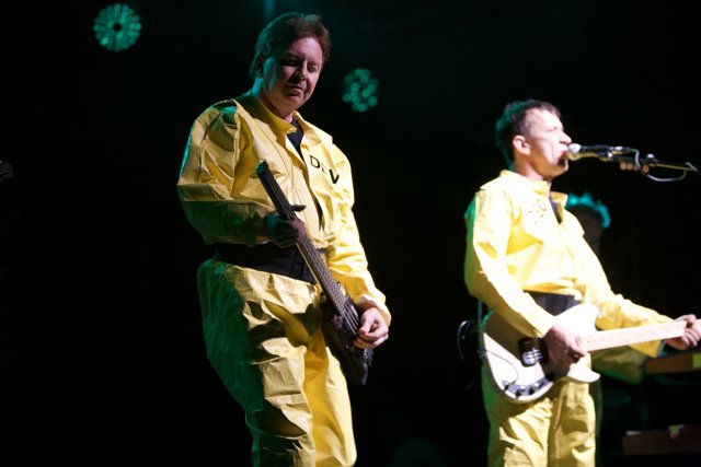 Grooving in Yellow Suits