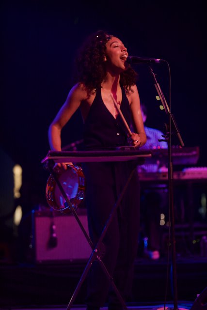 Corinne Bailey Rae's Electrifying Solo Performance