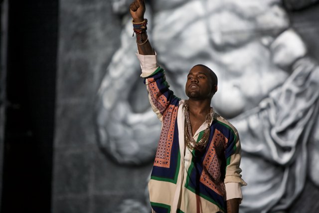 Triumphant Kanye West Holds Up Hand at Coachella 2011