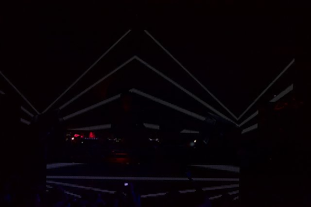 Sasha's Electrifying Night Sky Performance