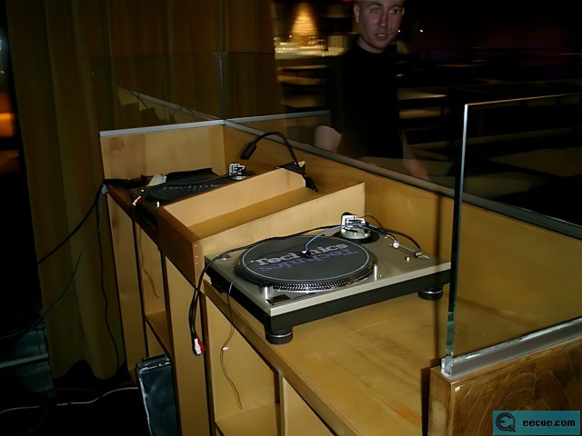 Spinning 2002: Eric W on the Turntables