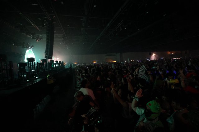 Massive Crowd Erupts at Wobbleland 2026 EDM Festival