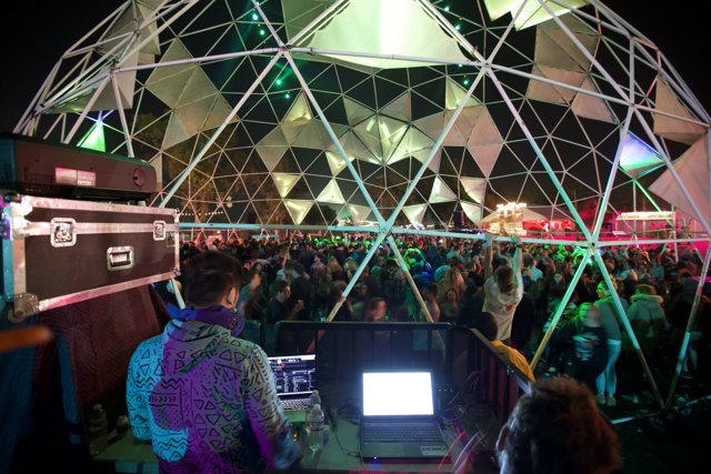 DJ set in front of the Dome