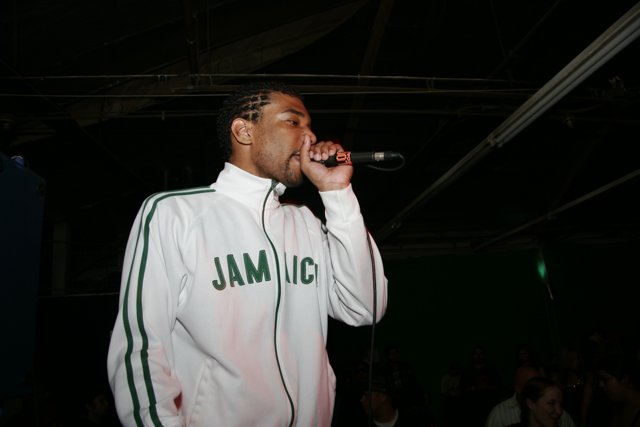 The Entertainer with the Mic