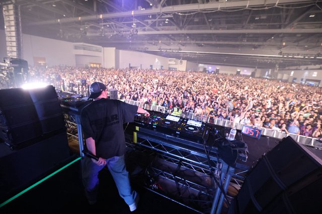 DJ Commands Massive Indoor Festival Crowd at Wobbleland