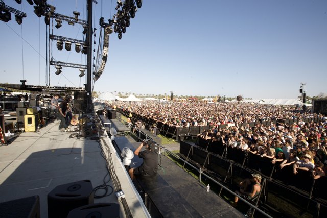The High-Spirited Audience at Coachella 2008