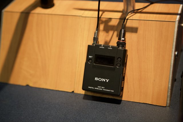 Sony HD-XR100 Wireless Microphone for Clear Sound