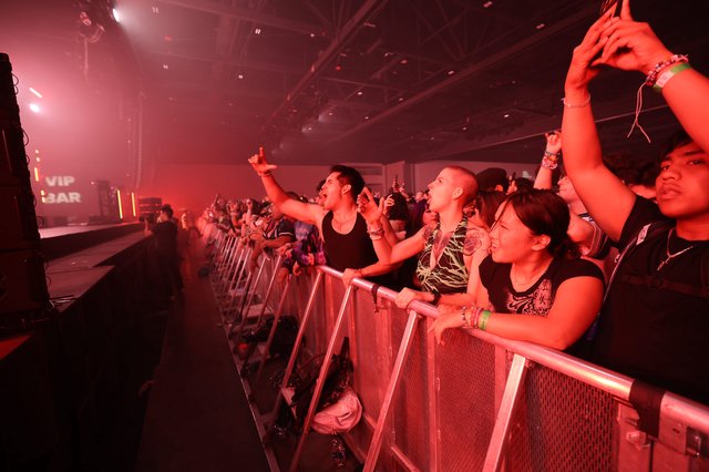 Ecstatic Fans Pack the Rail at Wobbleland 2026