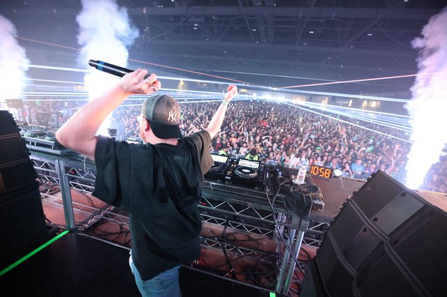 DJ Hypes Massive Crowd at Wobbleland 2026