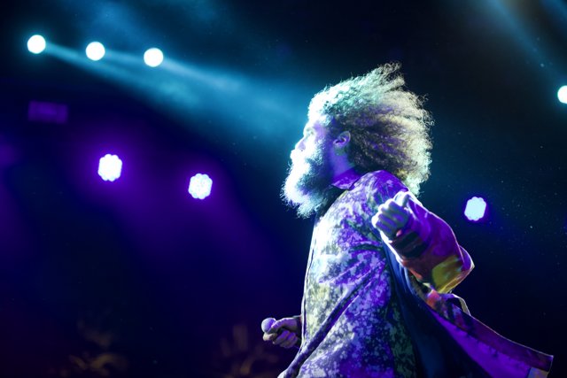 Spotlight on the Long-Haired Entertainer
