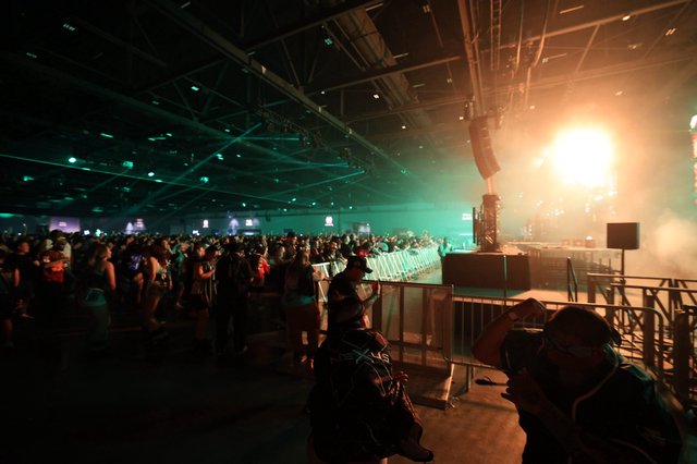 Massive Crowd Surges at Wobbleland 2026 Festival