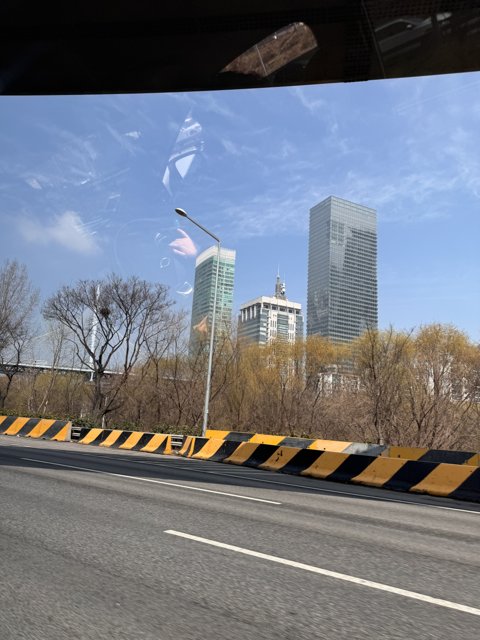 Cityline Drive: Seoul from the Roadside