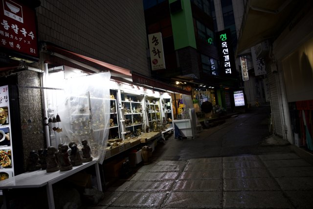 The Lively Korean Streetscape: A Glimpse into Urban Life