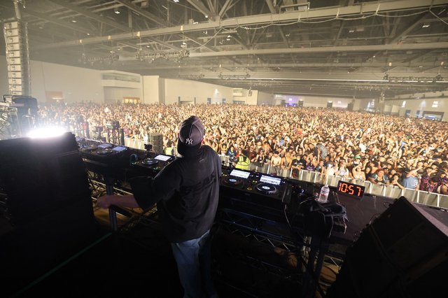DJ Commands Massive Indoor Crowd at Wobbleland 2026