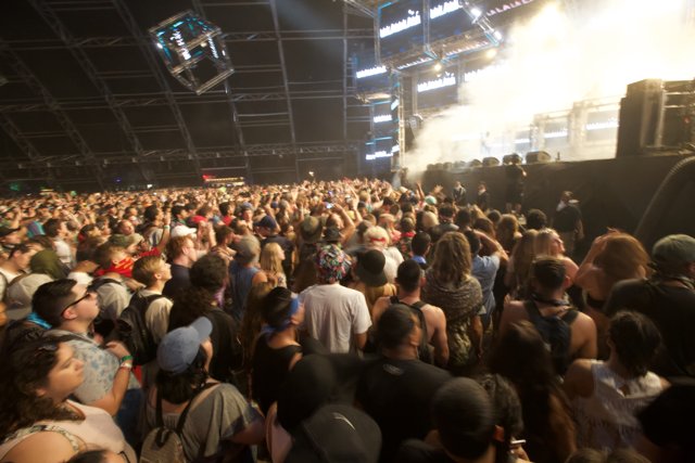 Coachella 2016: Urban Crowd Enjoys Rock Concert