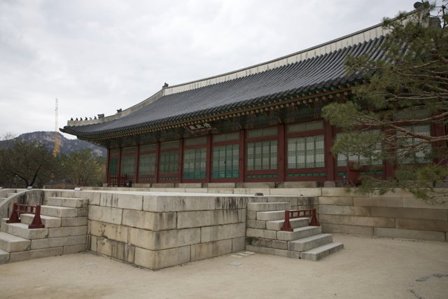 Commanding Majesty: The Grand Palace of Seoul