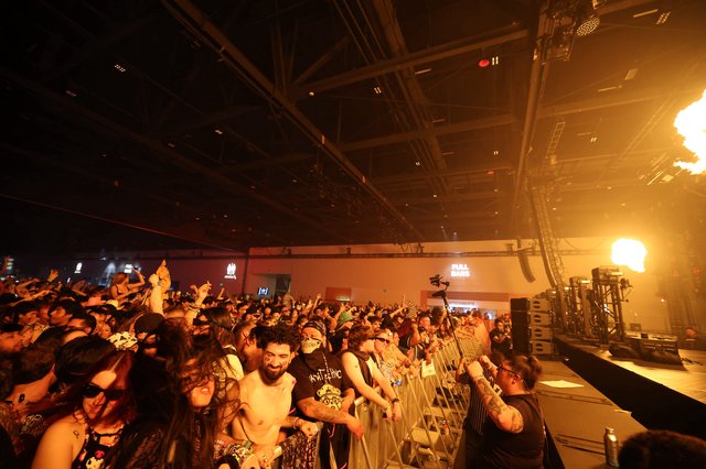 Wobbleland 2026 Crowd Ignites Under Pyrotechnic Fire