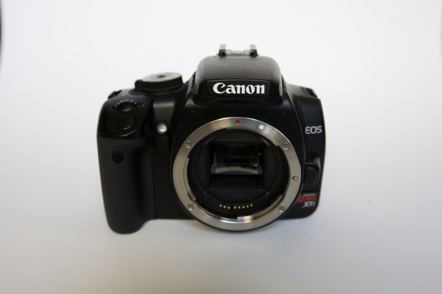 Canon EOS Rebel T2i: The Perfect Camera for Electronics and Digital Photography