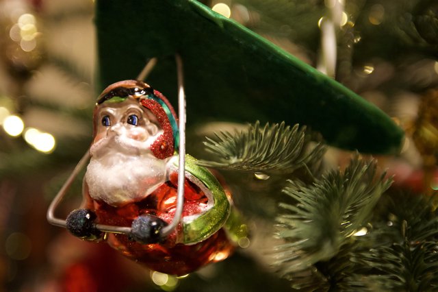 Vintage Santa Claus Christmas Tree Ornament Close-Up