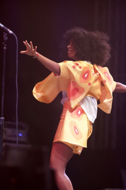 Solange dancing in costume on Coachella stage
