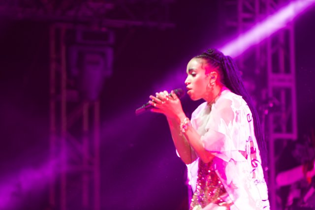 FKA Twigs Takes the Stage