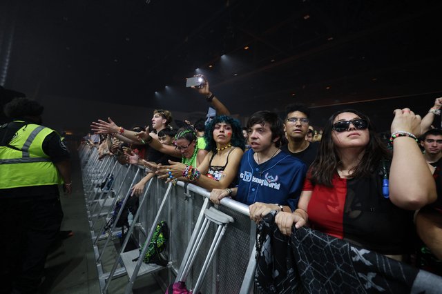 Ecstatic Fans Press Against Barrier at Wobbleland 2026