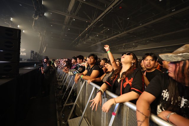 Ecstatic Fans Surge Against Barrier at Wobbleland 2026