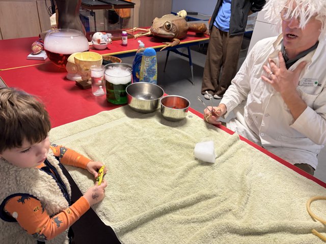 Science Magic at the Wildlife Center