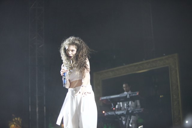 Lorde's Solo Performance at Coachella
