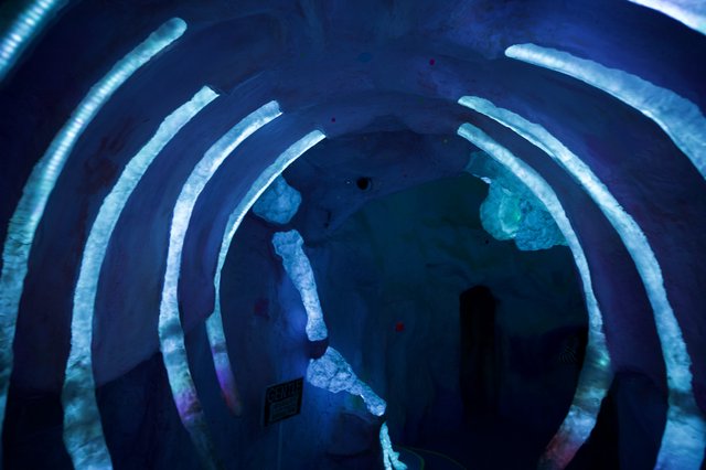Immersive Blue Light Installation with Concentric Arcs