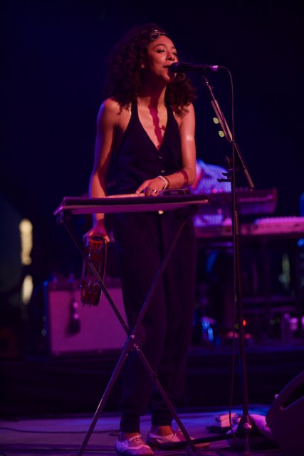 Corinne Bailey Rae's Solo Keyboard Performance at Coachella 2010, Saturday 5