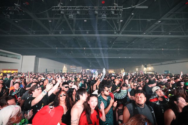 Massive Indoor Crowd Ignites at Wobbleland 2026