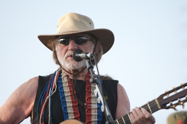 Willie Nelson bringing country to Okeechobee