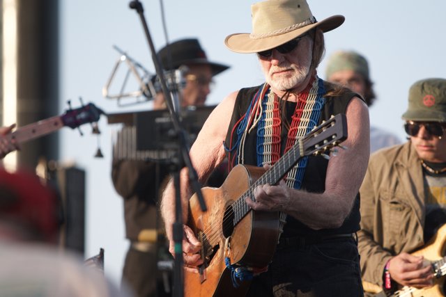 Willie Nelson mesmerizes the crowd