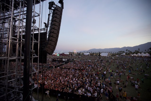 Coachella 2011 Sunday Concert Crowd