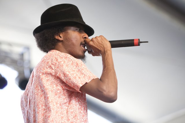 K'naan Warsame rocks Coachella stage in fedora hat