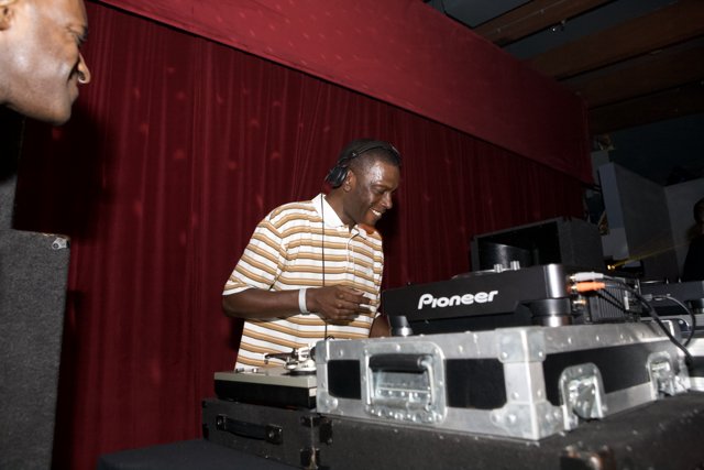 Kenny Ken at the Turntables
