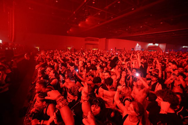 Sea of Red: Wobbleland 2026 Crowd Erupts