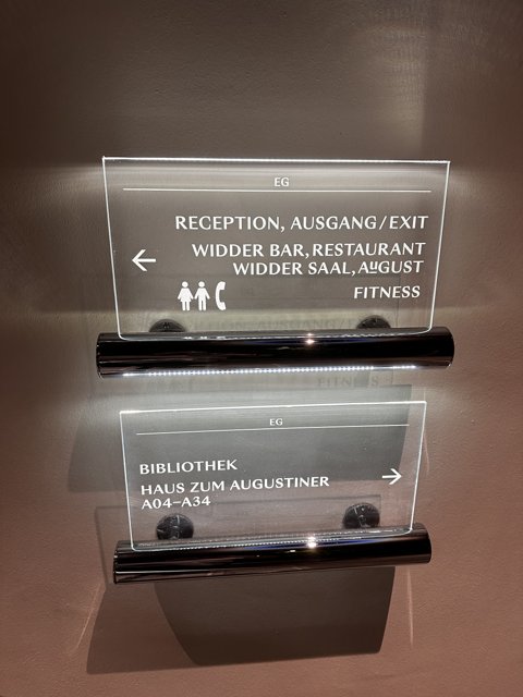 Signage at Zürich's Meeting Hub