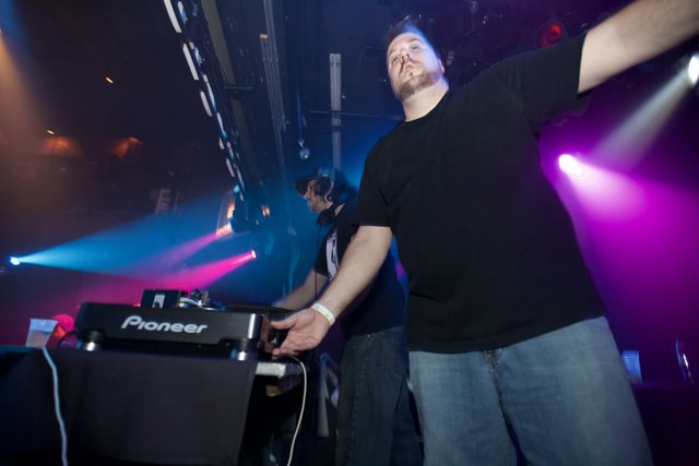 Stateside DJ Rocks the Nightclub