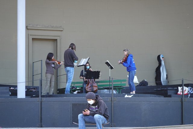 Group performance at de Young Museum
